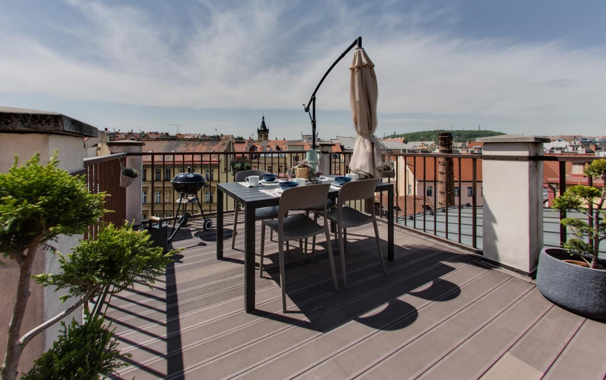 Appartamento Ultimate 1 Experience - Duplex, Roof Terrace, Castle View, Free Parking Over Weekends Praga